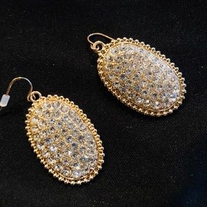 SOLD! 💕NWT Fun Kendra looking earrings..